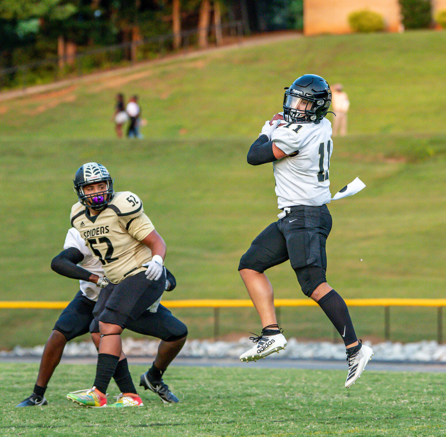 The Warriors dominated the Spiders 49-21.